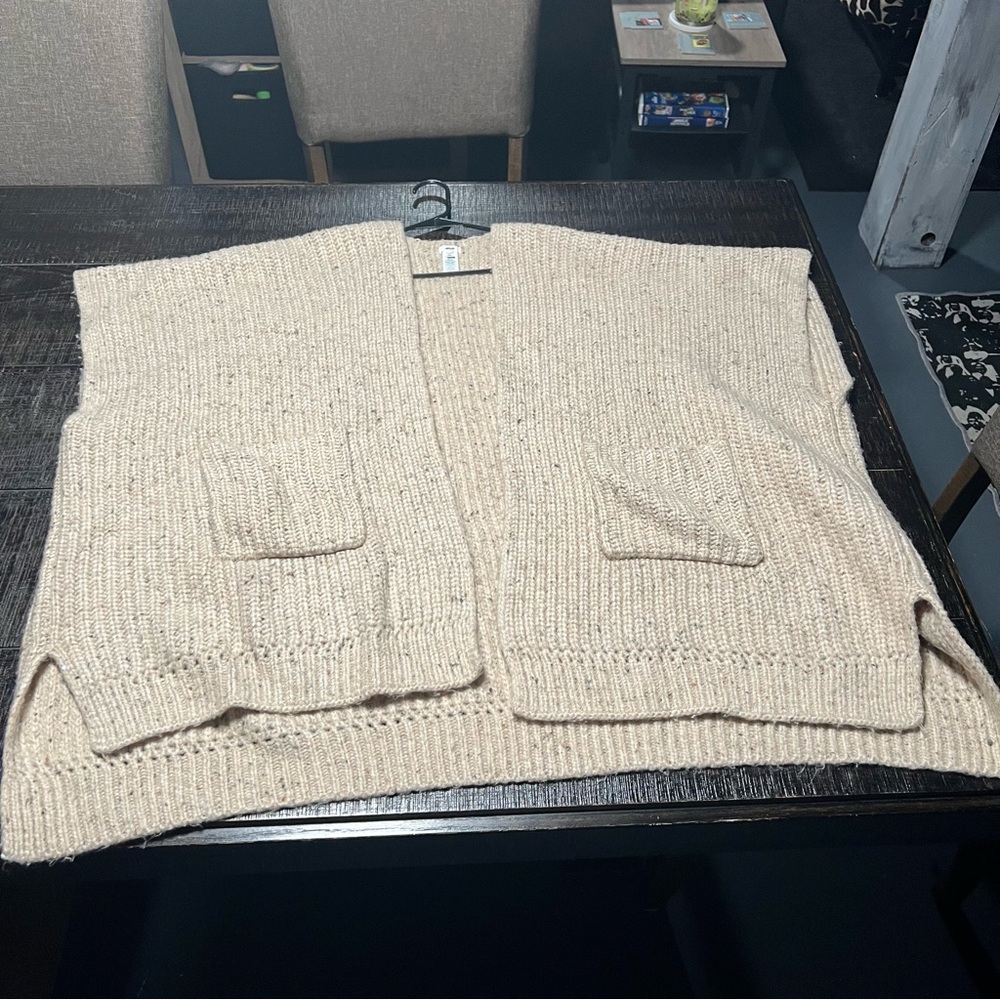 Aerie one size tan cape